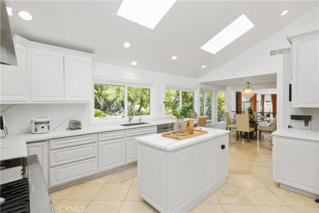 31 Silver Crescent, Irvine, CA 92603