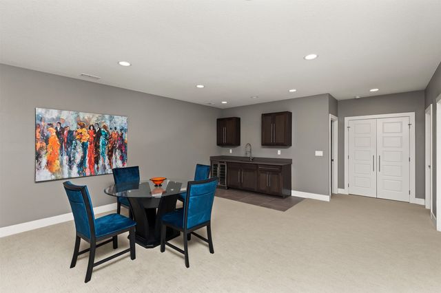 803 S 93rd Street, West Des Moines, IA 50266