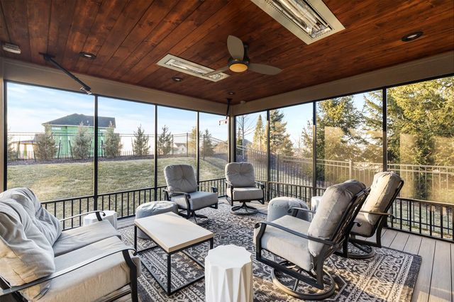 803 S 93rd Street, West Des Moines, IA 50266