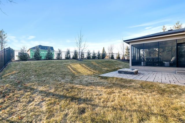 803 S 93rd Street, West Des Moines, IA 50266