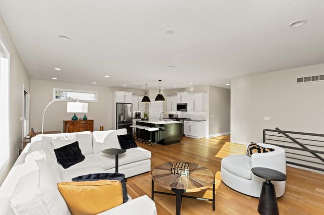 803 S 93rd Street, West Des Moines, IA 50266