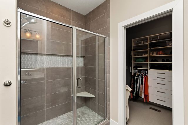 803 S 93rd Street, West Des Moines, IA 50266