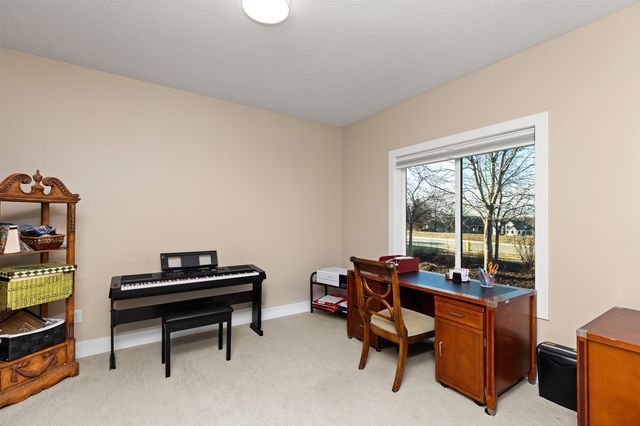 803 S 93rd Street, West Des Moines, IA 50266