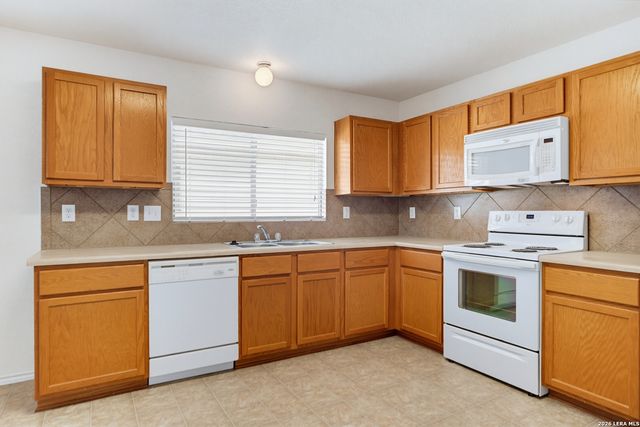 7468 PARAISO PT, Boerne, TX 78015