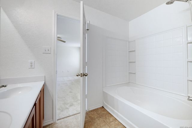 7468 PARAISO PT, Boerne, TX 78015