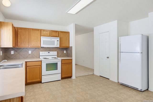 7468 PARAISO PT, Boerne, TX 78015