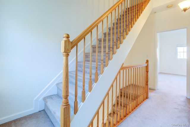 330 Maple Avenue 17, Westbury, NY 11590