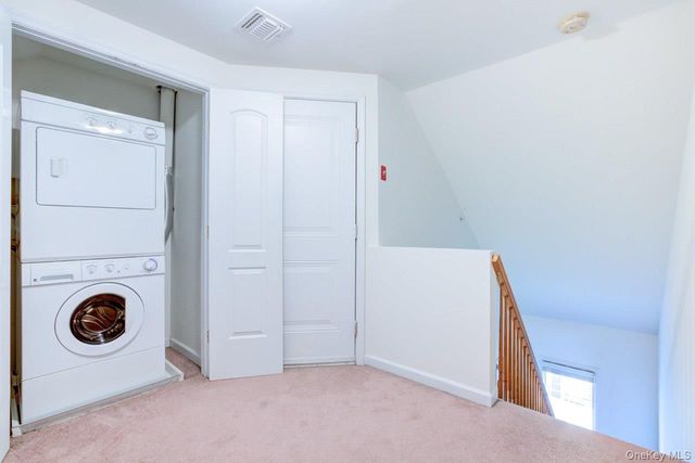 330 Maple Avenue 17, Westbury, NY 11590