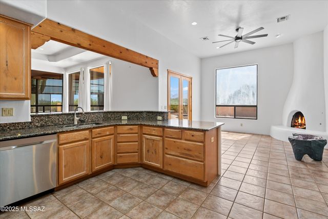 6200 N Abington Road, Tucson, AZ 85743