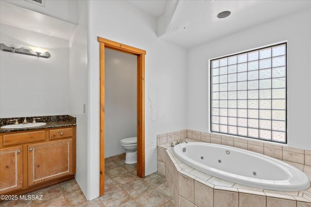 6200 N Abington Road, Tucson, AZ 85743