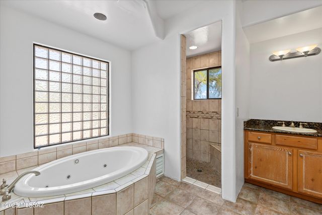 6200 N Abington Road, Tucson, AZ 85743