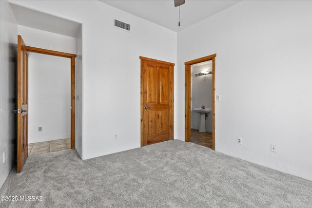 6200 N Abington Road, Tucson, AZ 85743