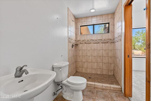 6200 N Abington Road, Tucson, AZ 85743