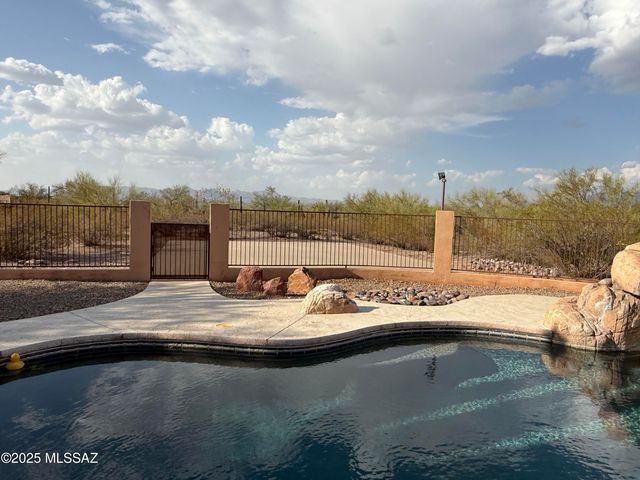 6200 N Abington Road, Tucson, AZ 85743