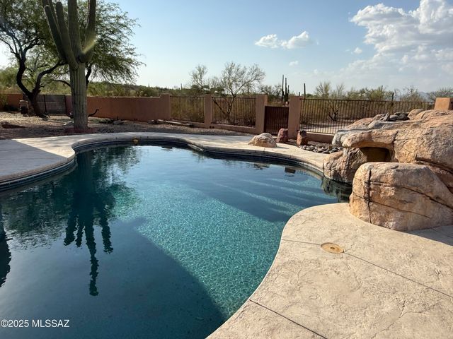 6200 N Abington Road, Tucson, AZ 85743