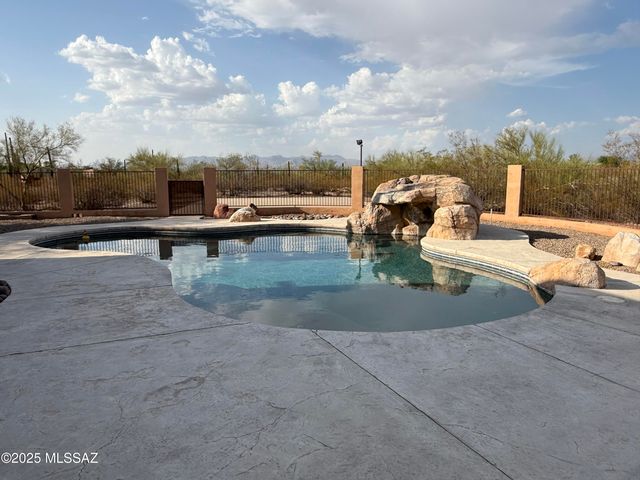 6200 N Abington Road, Tucson, AZ 85743