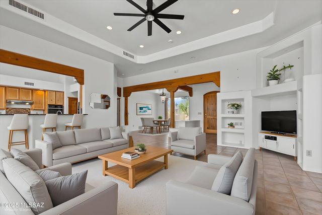 6200 N Abington Road, Tucson, AZ 85743