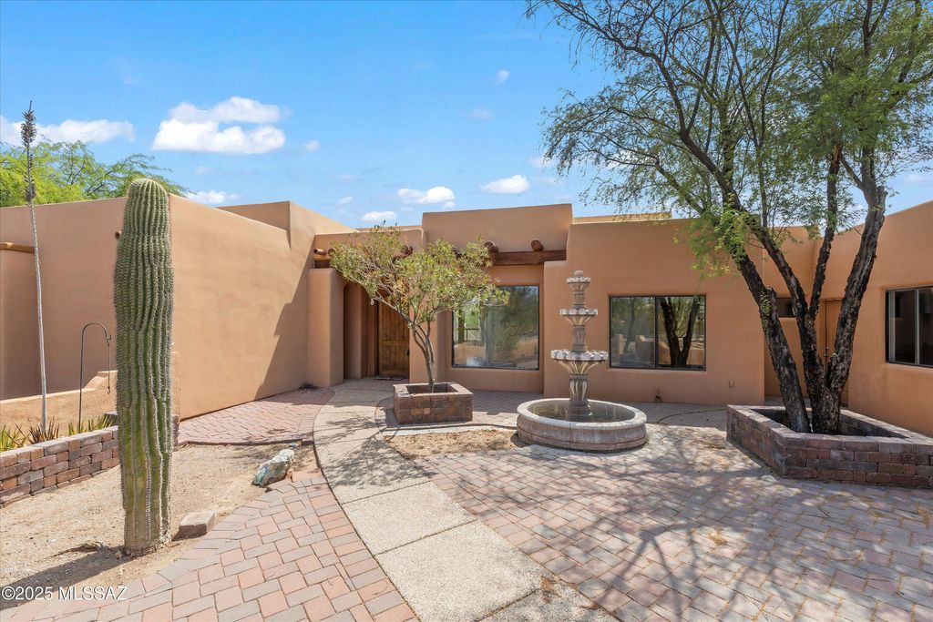 6200 N Abington Road, Tucson, AZ 85743