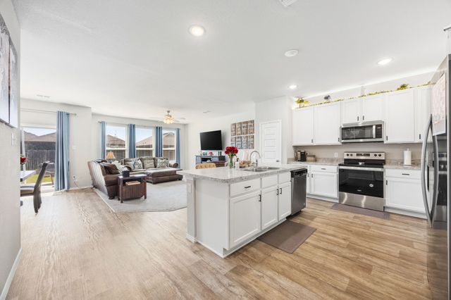 1017 Waverly Drive, Van Alstyne, TX 75495