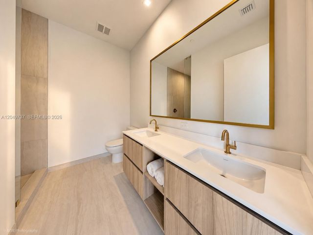 77 SE 5th Street UPH01, Miami, FL 33131