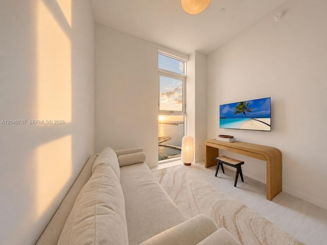 77 SE 5th Street UPH01, Miami, FL 33131