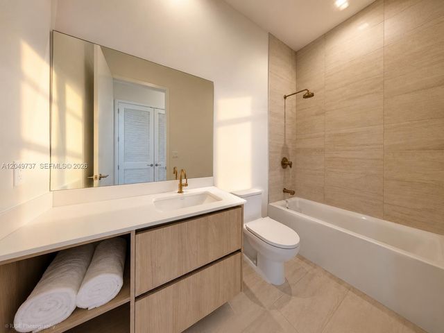 77 SE 5th Street UPH01, Miami, FL 33131