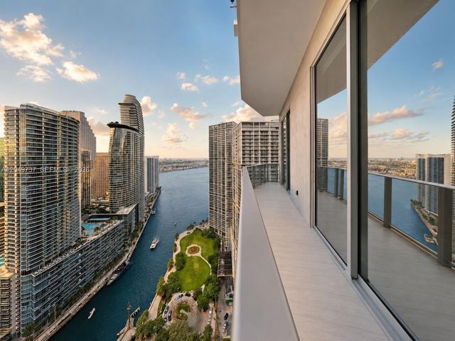 77 SE 5th Street UPH01, Miami, FL 33131