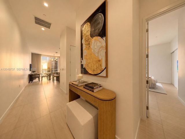 77 SE 5th Street UPH01, Miami, FL 33131