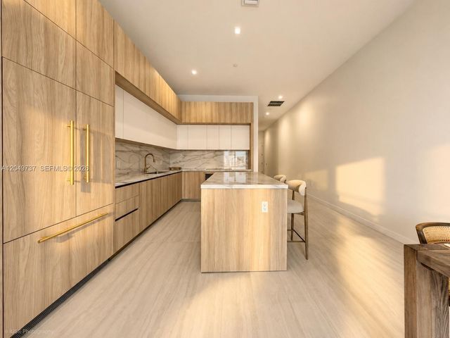 77 SE 5th Street UPH01, Miami, FL 33131
