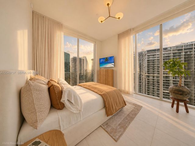 77 SE 5th Street UPH01, Miami, FL 33131