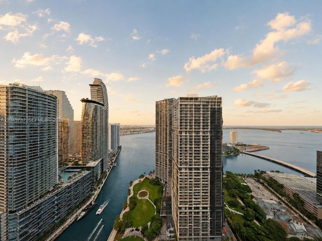 77 SE 5th Street UPH01, Miami, FL 33131