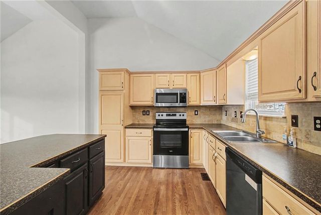 4803 NW Pennington Lane, Blue Springs, MO 64015