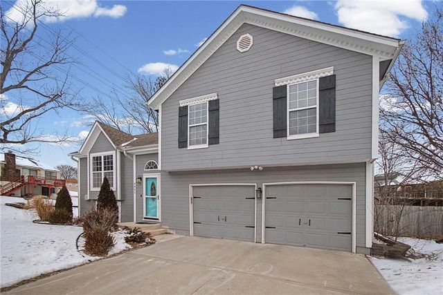 4803 NW Pennington Lane, Blue Springs, MO 64015