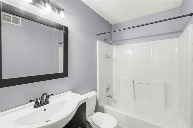 4803 NW Pennington Lane, Blue Springs, MO 64015