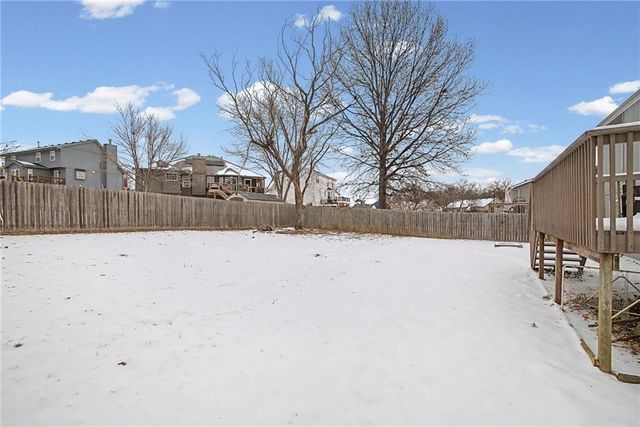 4803 NW Pennington Lane, Blue Springs, MO 64015