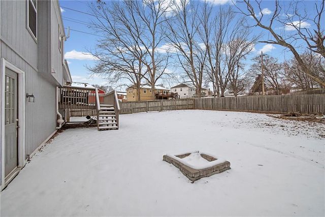 4803 NW Pennington Lane, Blue Springs, MO 64015