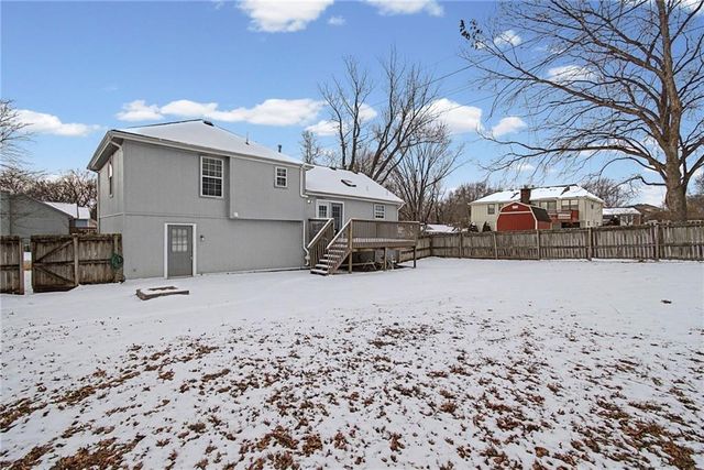 4803 NW Pennington Lane, Blue Springs, MO 64015