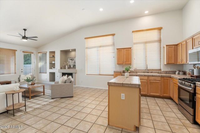 6915 W BLACKHAWK Drive, Glendale, AZ 85308