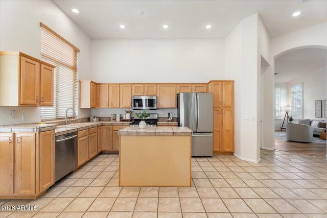 6915 W BLACKHAWK Drive, Glendale, AZ 85308
