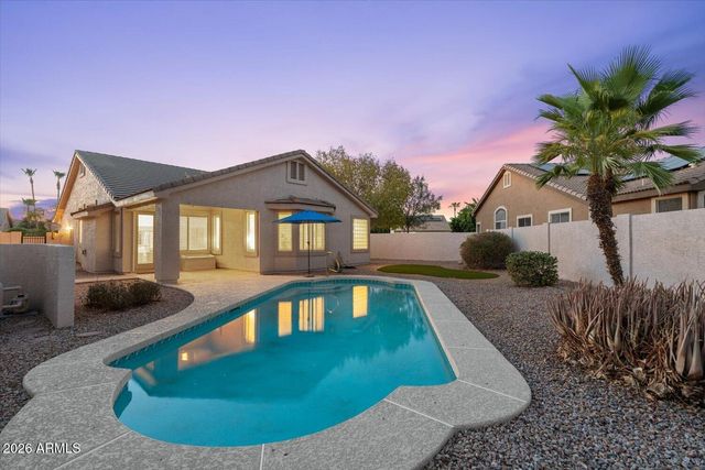 6915 W BLACKHAWK Drive, Glendale, AZ 85308
