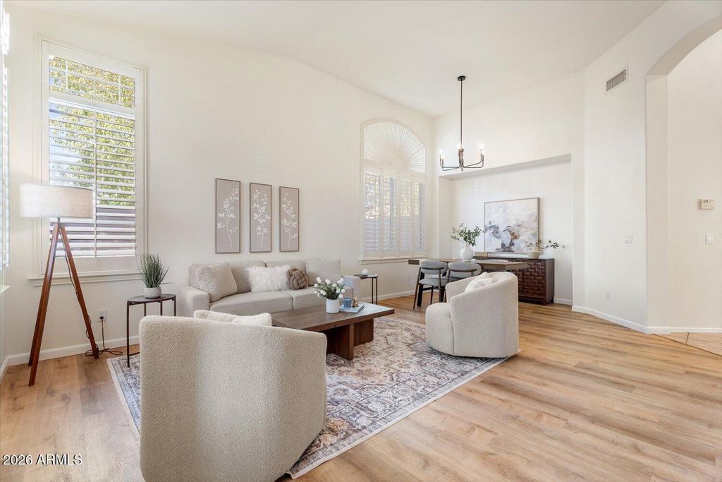 6915 W BLACKHAWK Drive, Glendale, AZ 85308