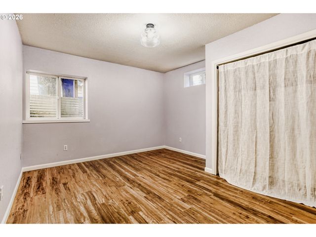 700 BARTON Ave, Gladstone, OR 97027