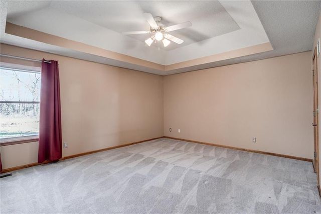 1901 SW OSAGE Drive, Oak Grove, MO 64075