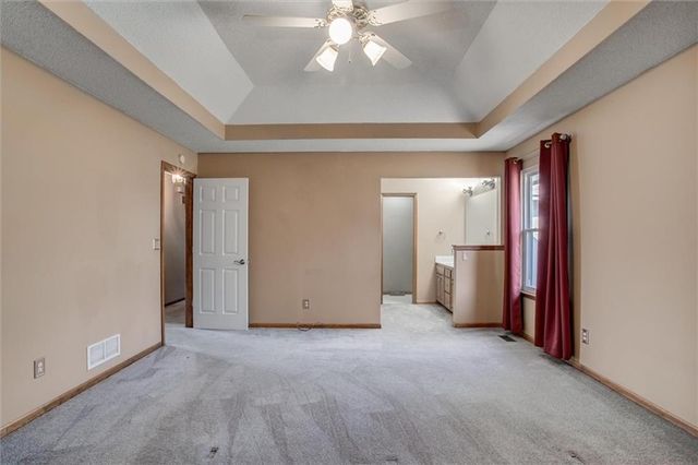 1901 SW OSAGE Drive, Oak Grove, MO 64075