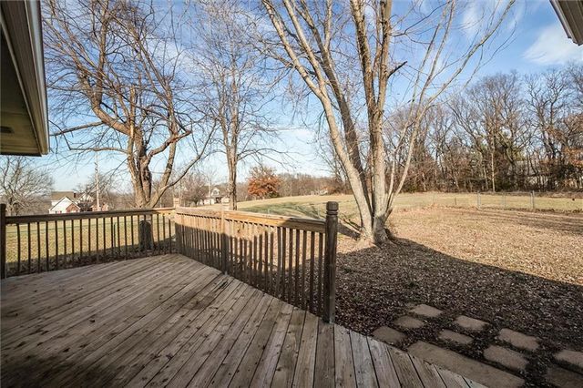 1901 SW OSAGE Drive, Oak Grove, MO 64075