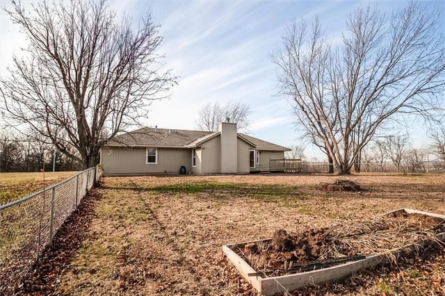 1901 SW OSAGE Drive, Oak Grove, MO 64075