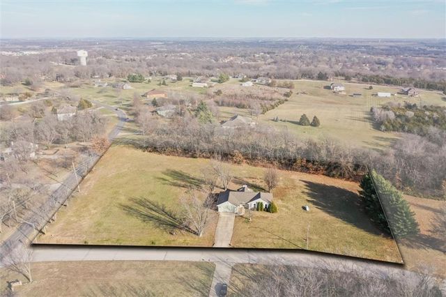 1901 SW OSAGE Drive, Oak Grove, MO 64075