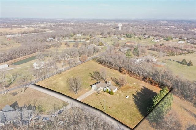 1901 SW OSAGE Drive, Oak Grove, MO 64075