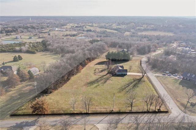 1901 SW OSAGE Drive, Oak Grove, MO 64075