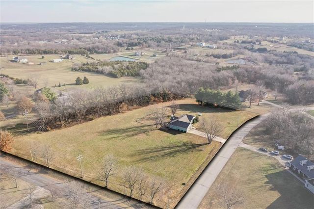 1901 SW OSAGE Drive, Oak Grove, MO 64075